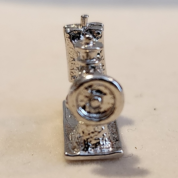 Sewing Machine Bracelet Charm - Picture 3 of 5